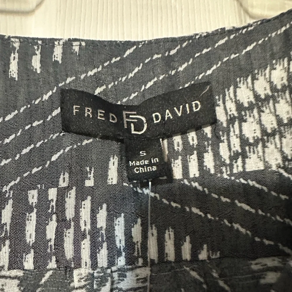 NWT Fred David Chevron Pattern Button Down Top - Picture 14 of 16